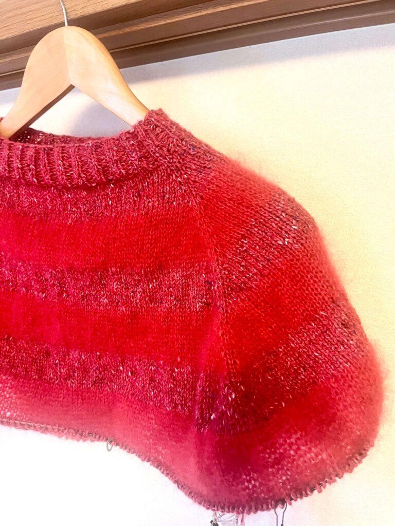 something red セーター