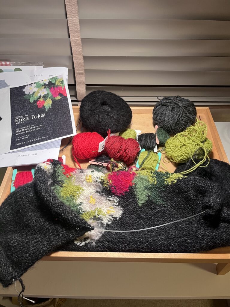 苺と花のプルオーバー　縦糸渡し